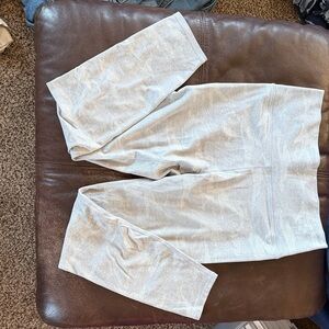 Vuori Heather Gray Camo Leggings